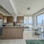 דירה Stunning Sea & View - 3 Min Walk To