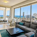 Stunning Sea & View - 3 Min Walk To דירה