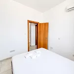 דירה Stunning Sea & View - 3 Min Walk To