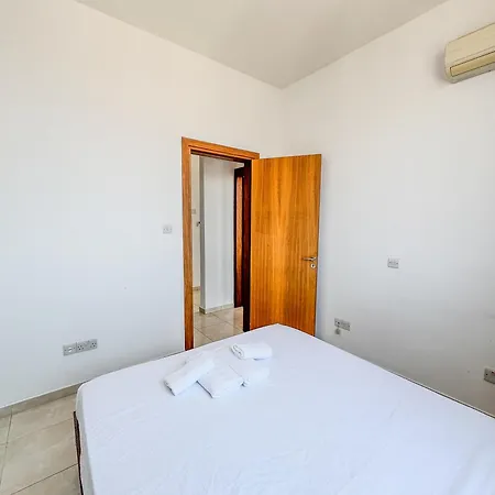 Stunning Sea & View - 3 Min Walk To דירה *