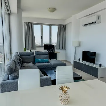 Stunning Sea & View - 3 Min Walk To לרנקה