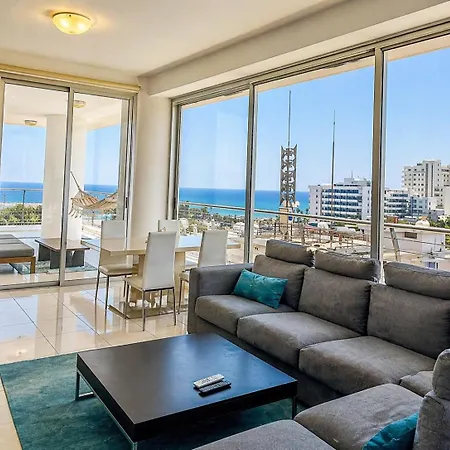 Rated - Premium Seaview 2-bdr-apt In Tallest Building In - 2 Min Walk To Lejlighed