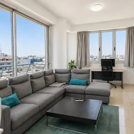 Rated - Premium Seaview 2-bdr-apt In Tallest Building In - 2 Min Walk To Lejlighed Larnaca