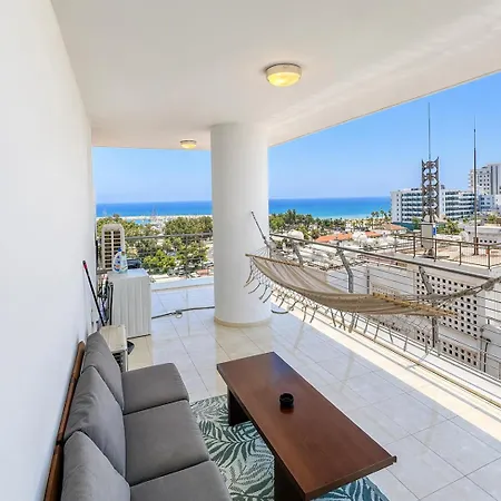 Rated - Premium Seaview 2-bdr-apt In Tallest Building In - 2 Min Walk To * Larnaca
