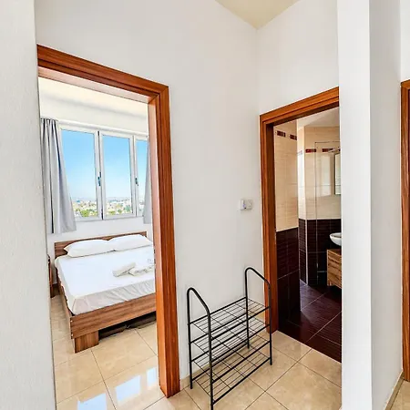 Lejlighed Rated - Premium Seaview 2-bdr-apt In Tallest Building In - 2 Min Walk To Larnaca