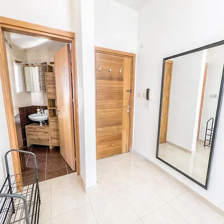 Rated - Premium Seaview 2-bdr-apt In Tallest Building In - 2 Min Walk To Lejlighed Larnaca