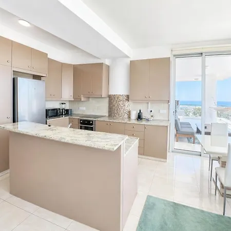 Rated - Premium Seaview 2-bdr-apt In Tallest Building In - 2 Min Walk To