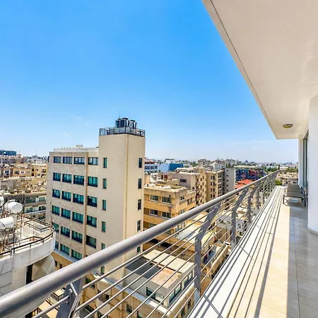 Rated - Premium Seaview 2-bdr-apt In Tallest Building In - 2 Min Walk To Lejlighed Larnaca