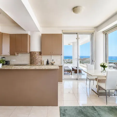 Rated - Premium Seaview 2-bdr-apt In Tallest Building In - 2 Min Walk To
