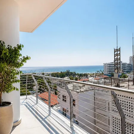 Rated - Premium Seaview 2-bdr-apt In Tallest Building In - 2 Min Walk To Lejlighed Larnaca