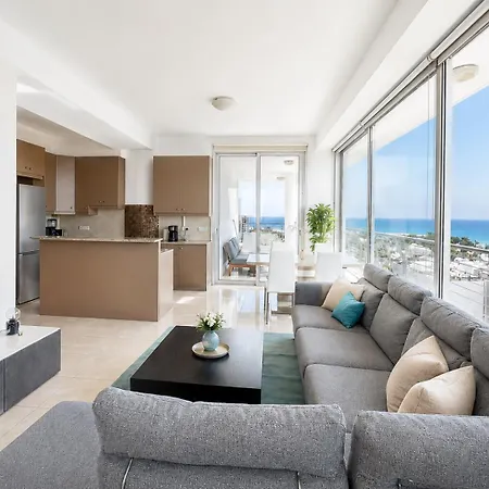 Lejlighed Rated - Premium Seaview 2-bdr-apt In Tallest Building In - 2 Min Walk To Larnaca