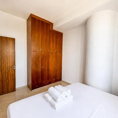 Rated - Premium Seaview 2-bdr-apt In Tallest Building In - 2 Min Walk To Lejlighed Larnaca