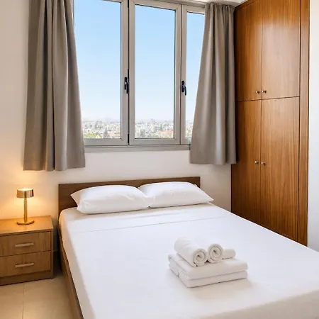 Rated - Premium Seaview 2-bdr-apt In Tallest Building In - 2 Min Walk To Lejlighed Larnaca