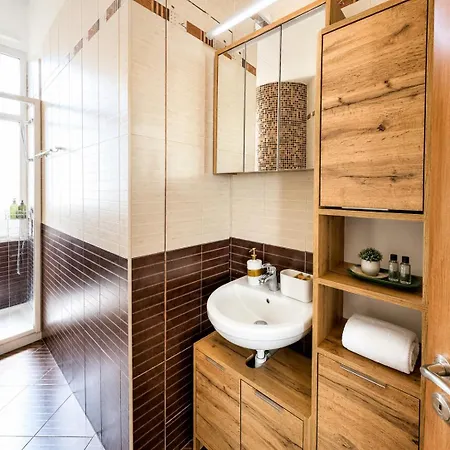 Rated - Premium Seaview 2-bdr-apt In Tallest Building In - 2 Min Walk To * Larnaca