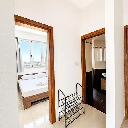 Rated - Premium Seaview 2-bdr-apt In Tallest Building In - 2 Min Walk To Lejlighed Larnaca