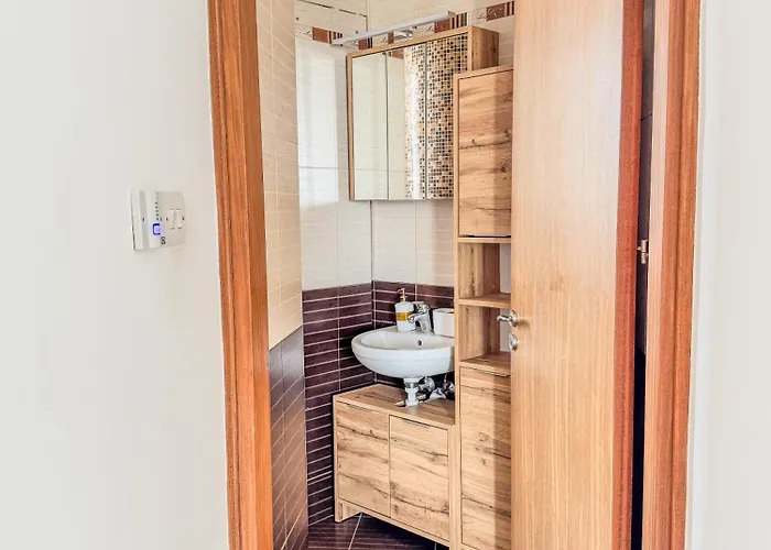 Stunning Sea & View - 3 Min Walk To *