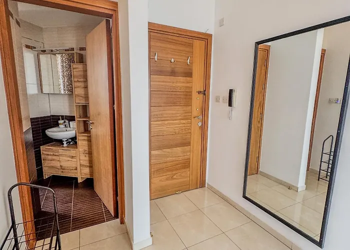 Stunning Sea & View - 3 Min Walk To * Larnaca