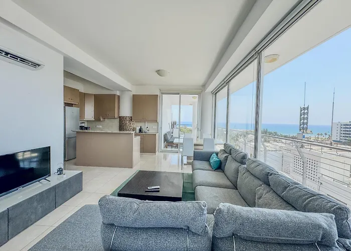 Stunning Sea & View - 3 Min Walk To * Larnaca