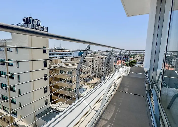 Stunning Sea & View - 3 Min Walk To * Larnaca